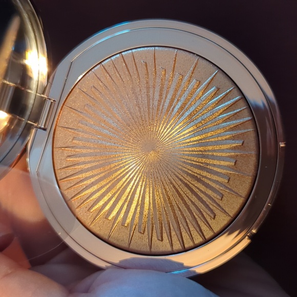 BNIB Charlotte Tilbury Magic Star Highlighter - Picture 7 of 7